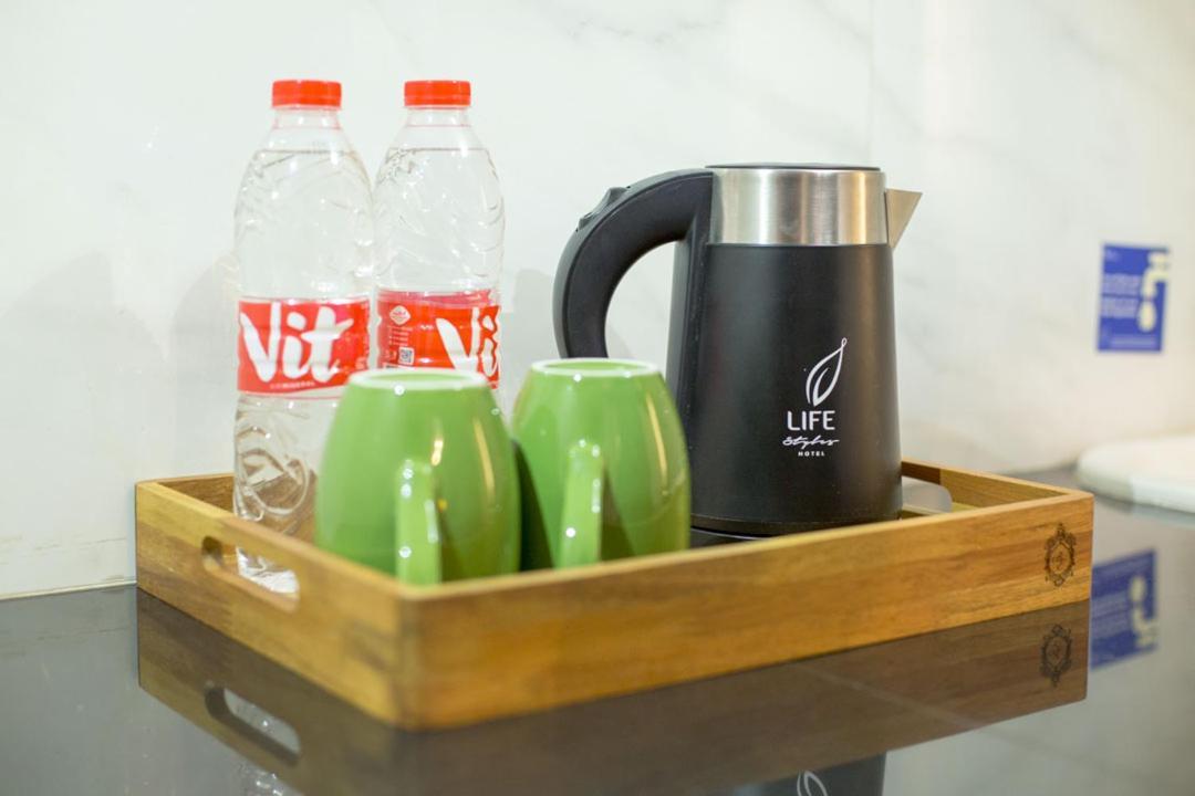 Life Emerald Hotel Surabaya Exterior photo