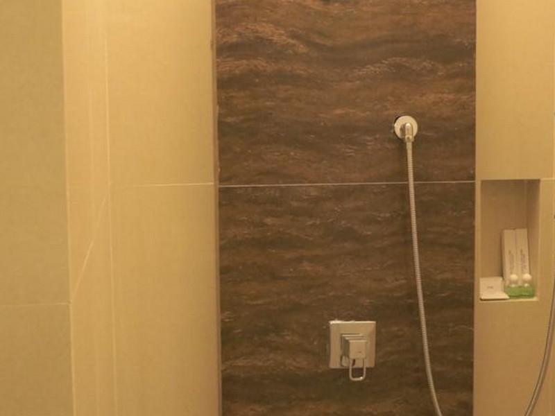 Life Emerald Hotel Surabaya Exterior photo